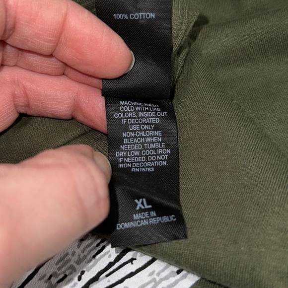 Daisy Graphic Tee 🌼 | Green | Size XL - Picture 6 of 6